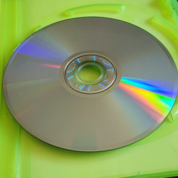 Crysis 3 Hunter Edition Xbox 360 Game With Case and Disc - Picture 4 of 4